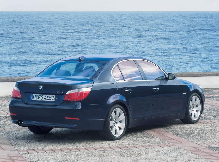  BMW 5-Series 2004 года  (фото 24 из 74)